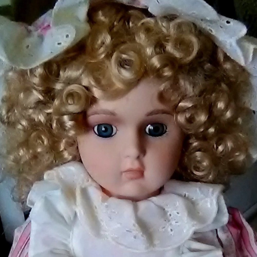 Collectible Doll/Cindy